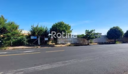 Casa Comercial para alugar, 3 quartos, Osvaldo Rezende - Uberlândia/MG - Rotina Imobiliária