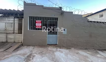 Casa para alugar, 2 quartos, Nossa Senhora das Graças - Uberlândia/MG - Rotina Imobiliária