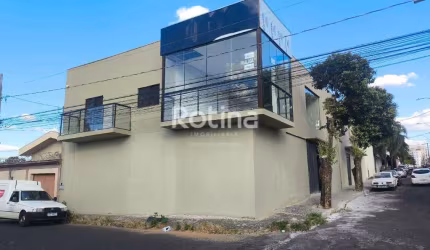 Prédio Inteiro para alugar, 4 quartos, Saraiva - Uberlândia/MG - Rotina Imobiliária