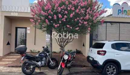 Casa para alugar, 3 quartos, Osvaldo Rezende - Uberlândia/MG - Rotina Imobiliária