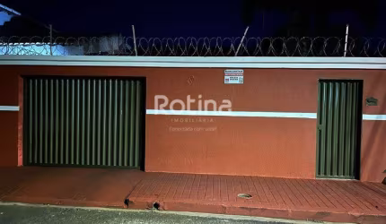 Casa para alugar, 3 quartos, Planalto - Uberlândia/MG - Rotina Imobiliária