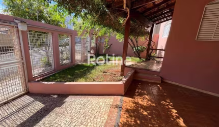 Casa para alugar, 3 quartos, Fundinho - Uberlândia/MG - Rotina Imobiliária