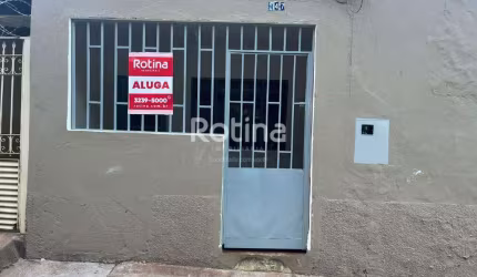 Casa para alugar, 2 quartos, Nossa Senhora das Graças - Uberlândia/MG - Rotina Imobiliária