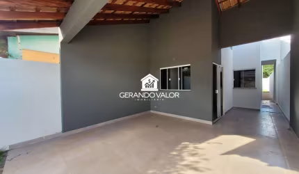 1 suíte, 1 quarto,  varanda e 2 banheiros amplo quintal
