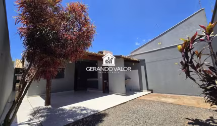Casa espaçosa e com churrasqueira e quintal