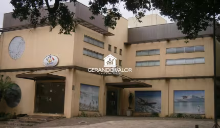 Prédio comercial na Rui Barbosa em frente a praça dos imigrantes