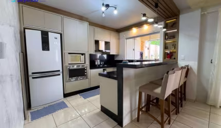 Sobrado com 3 dormitórios à venda, 280 m² por R$ 725.000,00 - Jardim Industriário II - Cuiabá/MT