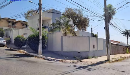 CASA C/ PISCINA 03 QUARTOS NO BAIRRO FLAMBOYANT - PRÓXIMO AO SHOPPING ESTAÇÃO