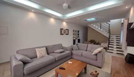 Sobrado de 293m² à venda em Gopoúva - 4 Dorms, 1 Suíte, Amplo Quintal e Garagem para 5 carros