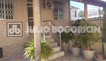 Casa com 3 quartos à venda na Rua Coronel Cabrita, São Cristóvão, Rio de Janeiro, 189 m2 por R$ 450.000