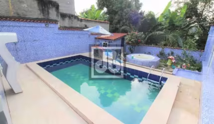 Casa com 4 quartos à venda na Rua Santo Ambrósio de Sena, Pitangueiras, Rio de Janeiro, 239 m2 por R$ 1.200.000