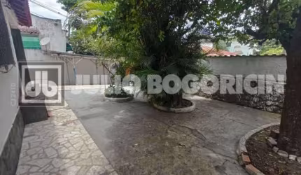 Casa com 3 quartos à venda na Rua Doutor Manuel Marreiros, Bancários, Rio de Janeiro, 156 m2 por R$ 395.000