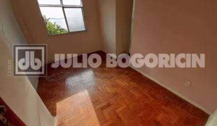 Apartamento com 1 quarto à venda na Rua Maciel Monteiro, Praia da Bandeira, Rio de Janeiro, 49 m2 por R$ 145.000