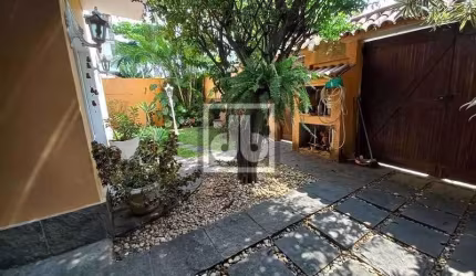 Casa em condomínio fechado com 3 quartos à venda na Rua Rio do Cacambe, Freguesia (Jacarepaguá), Rio de Janeiro, 256 m2 por R$ 1.200.000