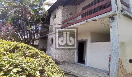Casa em condomínio fechado com 5 quartos à venda na Rua Nelson Teixeira, Taquara, Rio de Janeiro, 328 m2 por R$ 590.000