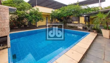 Casa com 4 quartos à venda na Rua Thomas G. Masaryk, Freguesia (Jacarepaguá), Rio de Janeiro, 347 m2 por R$ 1.400.000