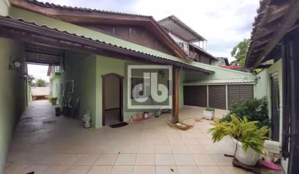 Casa com 4 quartos à venda na Rua Joaquim Tourinho, Pechincha, Rio de Janeiro, 289 m2 por R$ 730.000