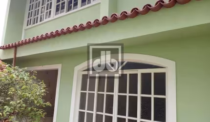 Casa em condomínio fechado com 2 quartos à venda na Rua Mariluz, Freguesia (Jacarepaguá), Rio de Janeiro, 206 m2 por R$ 618.603