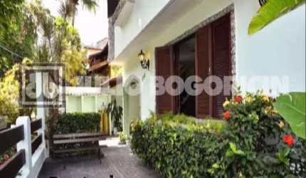 Casa em condomínio fechado com 4 quartos à venda na Rua Jorge Figueiredo, Freguesia (Jacarepaguá), Rio de Janeiro, 313 m2 por R$ 1.250.000