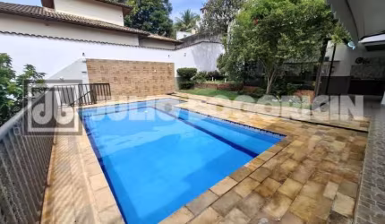 Casa em condomínio fechado com 3 quartos à venda na Rua Aroeira, Anil, Rio de Janeiro, 576 m2 por R$ 990.000