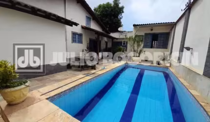Casa em condomínio fechado com 4 quartos à venda na Rua Maria Magalhães Pinto, Pechincha, Rio de Janeiro, 285 m2 por R$ 580.000