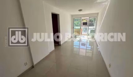 Apartamento com 2 quartos à venda na Rua Francisca Sales, Freguesia (Jacarepaguá), Rio de Janeiro, 57 m2 por R$ 300.000