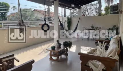 Casa em condomínio fechado com 3 quartos à venda na Rua Jorge Figueiredo, Anil, Rio de Janeiro, 355 m2 por R$ 1.250.000