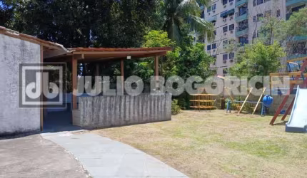 Apartamento com 2 quartos para alugar na Rua Curupaiti, Engenho de Dentro, Rio de Janeiro por R$ 1.300