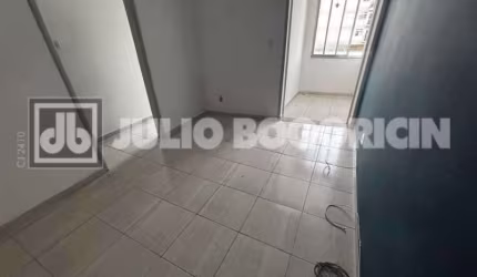 Apartamento com 2 quartos à venda na Rua Aquidabã, Méier, Rio de Janeiro, 75 m2 por R$ 200.000