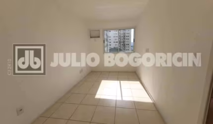 Apartamento com 2 quartos à venda na Estrada Adhemar Bebiano, Del Castilho, Rio de Janeiro, 52 m2 por R$ 320.000