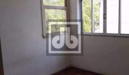 Apartamento com 2 quartos à venda na Rua Thompson Flores, Méier, Rio de Janeiro, 61 m2 por R$ 180.000