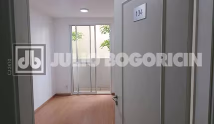 Apartamento com 2 quartos à venda na Rua Estremadura, Irajá, Rio de Janeiro, 48 m2 por R$ 250.000