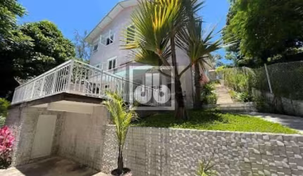 Casa em condomínio fechado com 4 quartos à venda na Rua Amadeu Gomes, Sapê, Niterói, 308 m2 por R$ 1.300.000