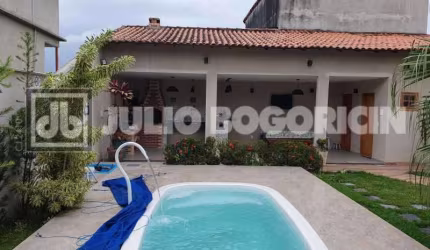 Casa em condomínio fechado com 3 quartos à venda na Rua A, Inoã, Maricá, 184 m2 por R$ 650.000