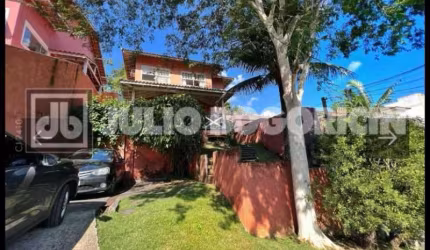 Casa em condomínio fechado com 4 quartos à venda na Rodovia Prefeito João Sampaio, Maria Paula, Niterói, 122 m2 por R$ 630.000