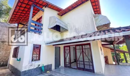 Casa em condomínio fechado com 4 quartos à venda na Avenida Central Ewerton Xavier, Itaipu, Niterói, 110 m2 por R$ 900.000