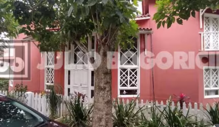 Casa em condomínio fechado com 4 quartos à venda na Rua Jornalista Carlos Vilhena, Piratininga, Niterói, 720 m2 por R$ 2.500.000