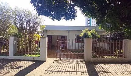 Casa com 3 dormitorios - Bairro Centro - Cascavel PR