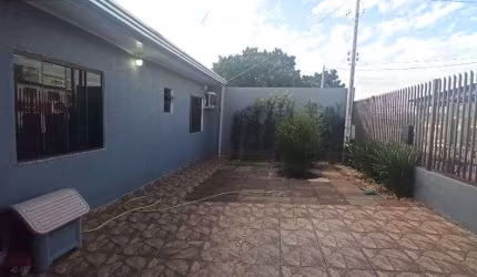 Casa com 3 dormitorios - Avenida. Papagaios- regiao comercial - B Floresta