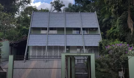 Casa para Venda em Joinville, América, 3 dormitórios, 1 suíte, 4 banheiros, 3 vagas