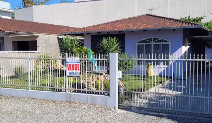 Casa para Venda em Joinville, Floresta, 2 dormitórios, 2 banheiros, 2 vagas