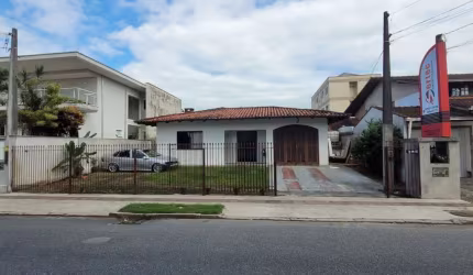 Casa para Venda em Joinville, Floresta, 3 dormitórios, 1 suíte, 3 banheiros, 2 vagas