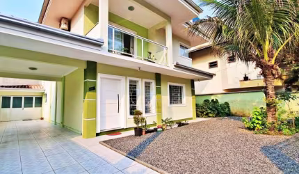 Casa para Venda em Joinville, Anita Garibaldi, 3 dormitórios, 1 suíte, 4 banheiros, 3 vagas