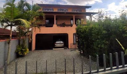 Casa para Venda em Joinville, Floresta, 4 dormitórios, 2 banheiros, 2 vagas