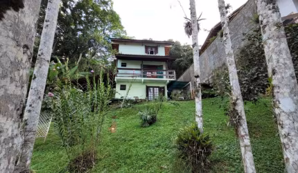 Casa para Venda em Joinville, Glória, 2 dormitórios, 2 banheiros, 2 vagas