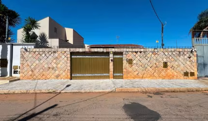 Casa em Vila Fróes  -  Goiânia
