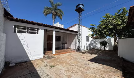 Casa N° 01, 02 quartos, Rua Canuma, Pq Amazônia.