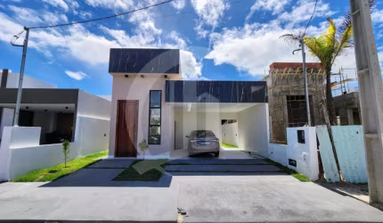 Casa térrea recém-construída à venda em condomínio pé na areia na Barra dos Coqueiros