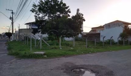 Alugue Terreno em ótima localização no bairro Atalaia.