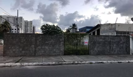Alugue terreno em ótima localização no bairro Atalaia.